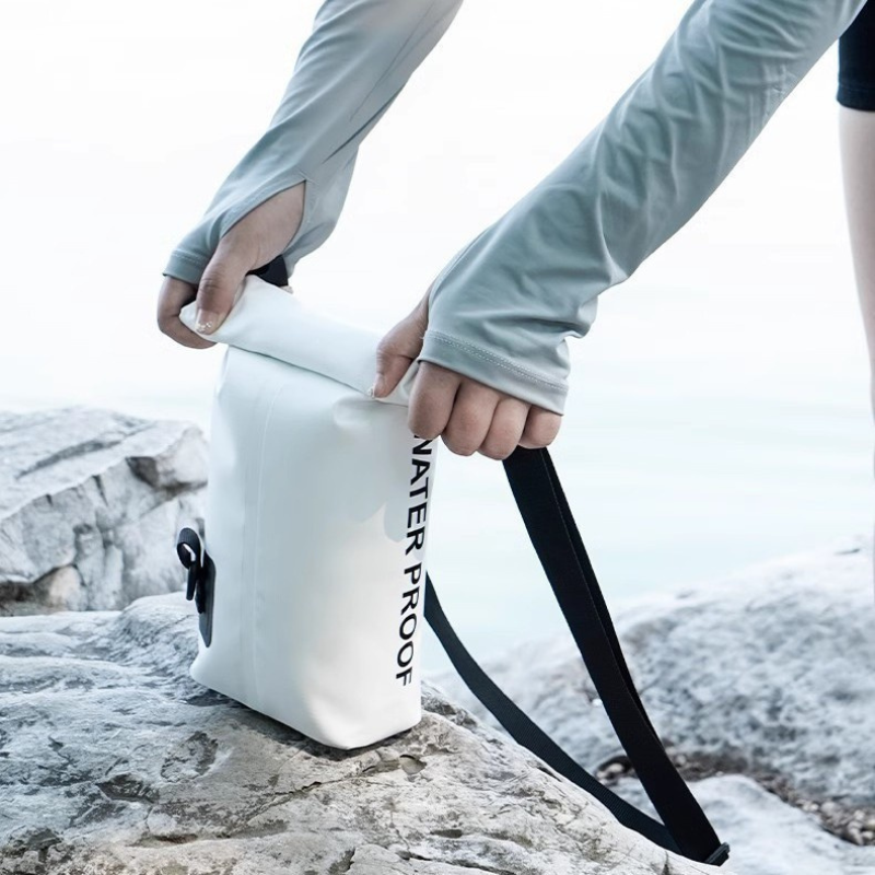 Sac étanche de 2L avec Écran tactile, Idéale pour la Plage, Rafting, Sports nautiques